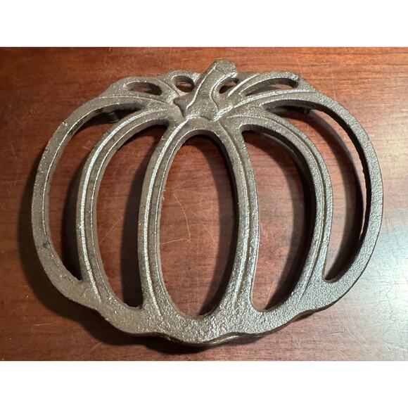 Metal Footed Pumpkin Shaped Trivet Fall Autumn Halloween Thanksgiving Decor - Picture 1 of 6